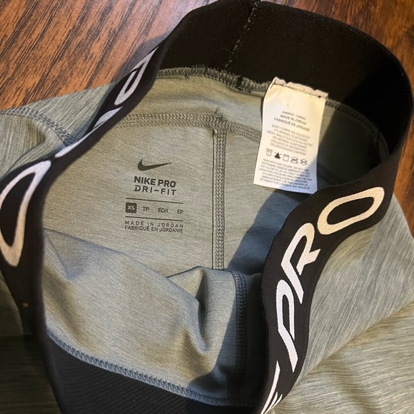 Nike Pro Mesh-Paneled Leggings - Picture 14 of 14